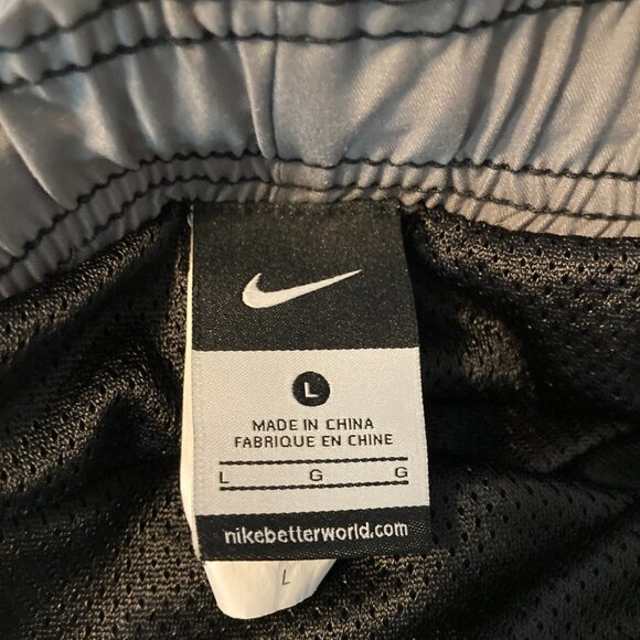 Nike black gray and white lined swim trunks with pockets size Large - Picture 7 of 7